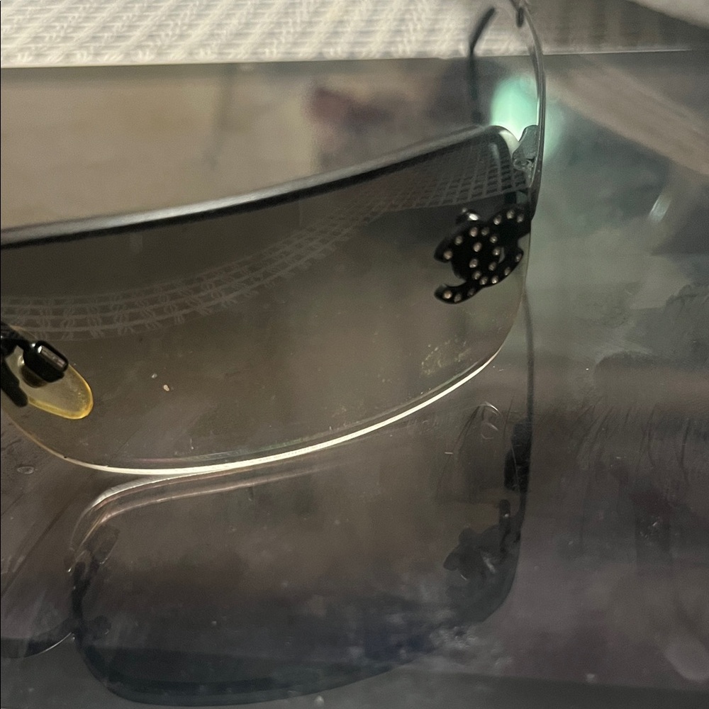VINTAGE CHANEL Gradient Black Sunglasses